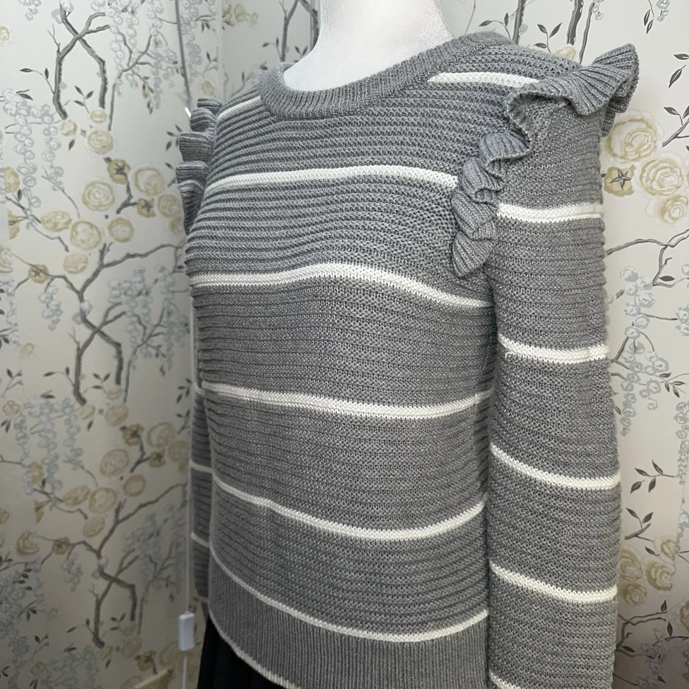 Banana Republic Grey White Striped Ruffle Pullover Sweater‎ MEDIUM